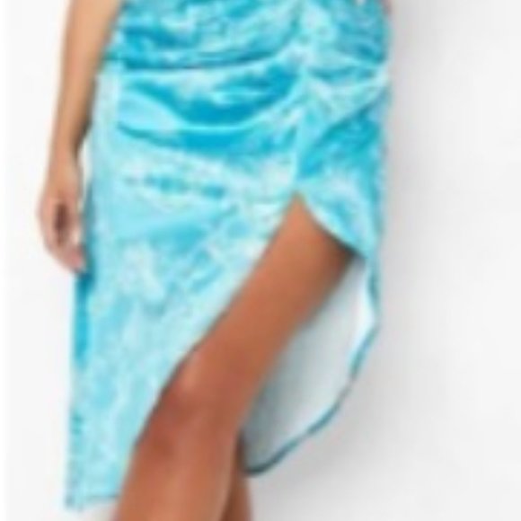 REDUCED! For Vaca or a Party ~Wear this Off The Shoulder Silky Ruched Midi Dress - Picture 2 of 2